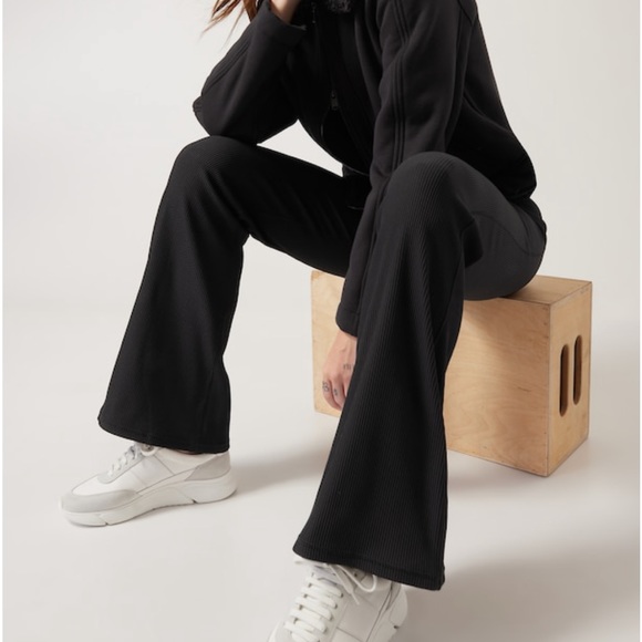 Athleta, super cute pants. Really comfortable - Picture 1 of 6